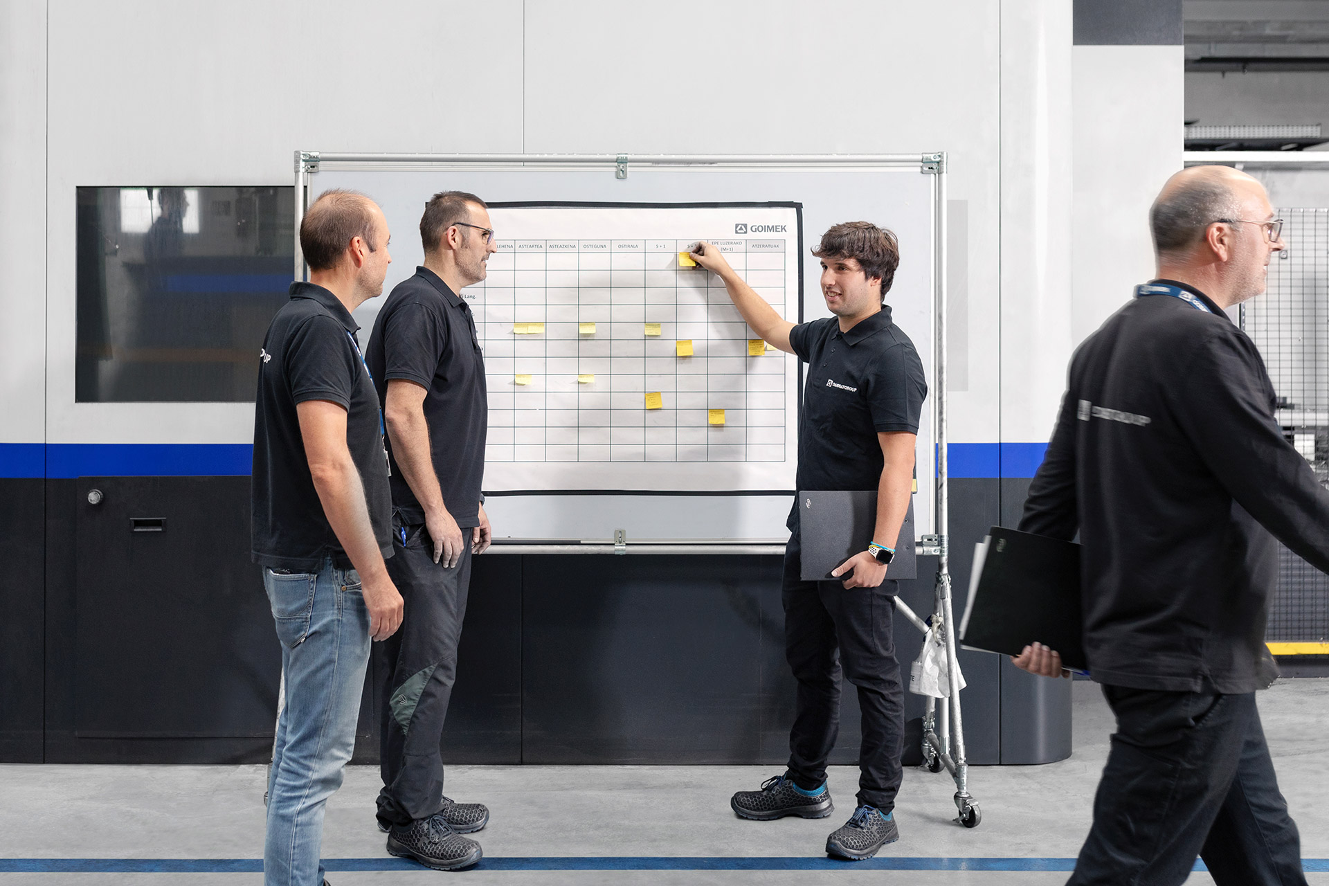 Ofrecer servicios de mecanizado de precisión y grandes mecanizados para piezas