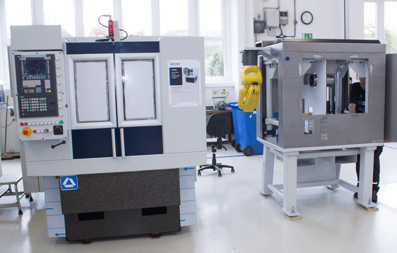 Complementing a LG 200 external grinding machine for the client’s specific subsequent process, including handling by robot