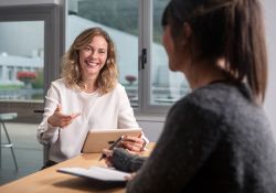 Kudeaketa eredu etiko, solidario eta parte hartzailea dugu